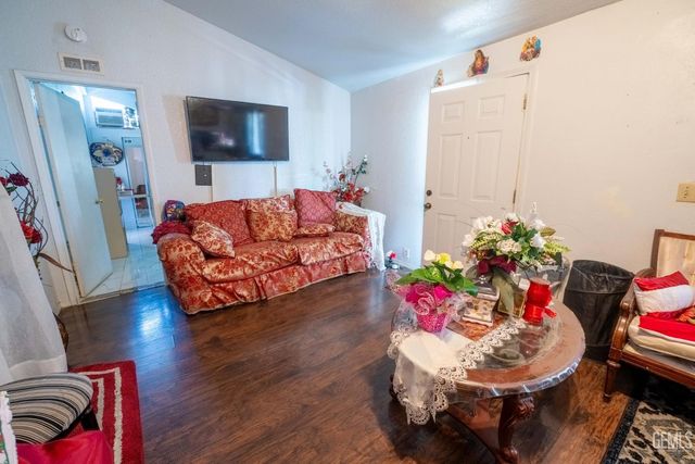 6601 Eucalyptus Dr 34, Bakersfield, CA 93306