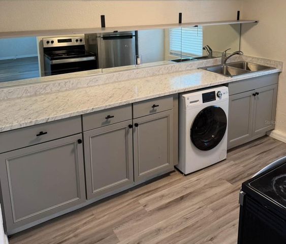 2219 HELEN AVENUE, Orlando, FL 32804