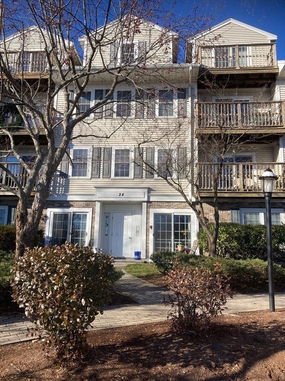 24 Forge Pond H, Canton, MA 02021