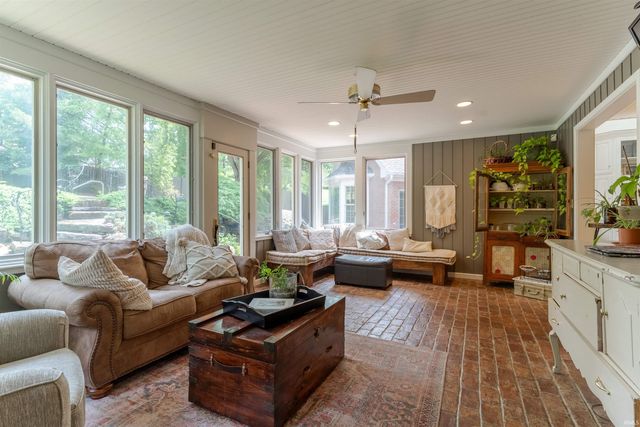 4001 Wood Castle Road, Evansville, IN 47711