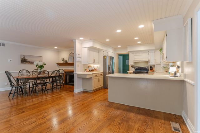 4001 Wood Castle Road, Evansville, IN 47711