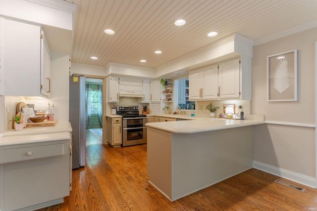 4001 Wood Castle Road, Evansville, IN 47711