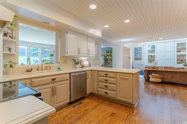 4001 Wood Castle Road, Evansville, IN 47711