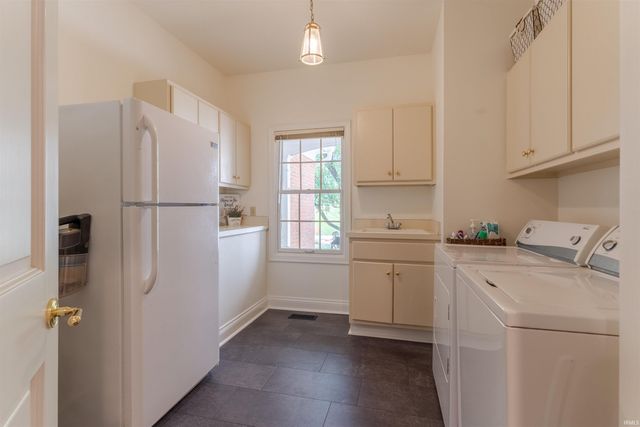 4001 Wood Castle Road, Evansville, IN 47711