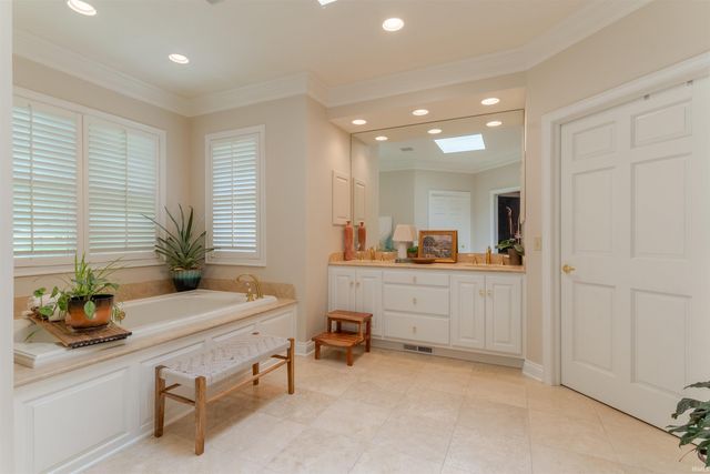4001 Wood Castle Road, Evansville, IN 47711