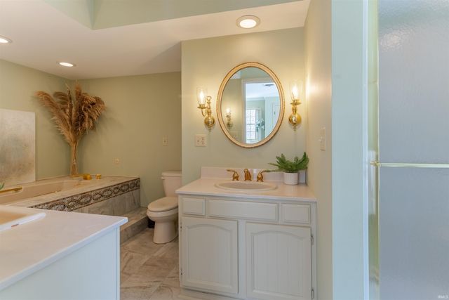 4001 Wood Castle Road, Evansville, IN 47711