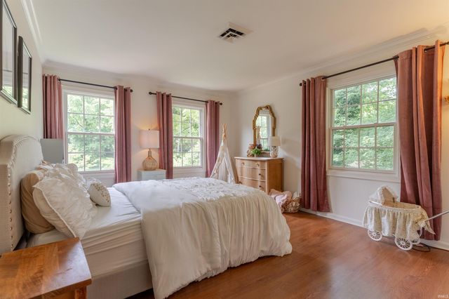 4001 Wood Castle Road, Evansville, IN 47711