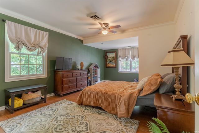 4001 Wood Castle Road, Evansville, IN 47711