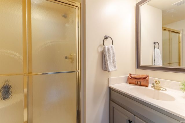 4001 Wood Castle Road, Evansville, IN 47711