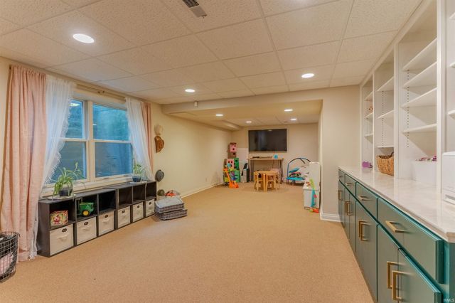 4001 Wood Castle Road, Evansville, IN 47711