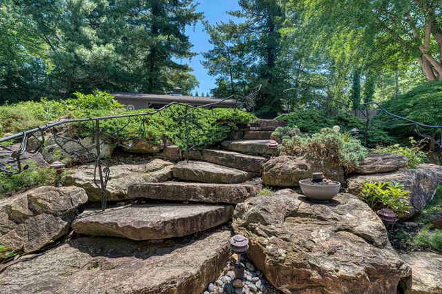 4001 Wood Castle Road, Evansville, IN 47711