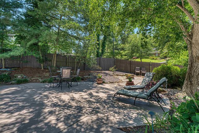 4001 Wood Castle Road, Evansville, IN 47711