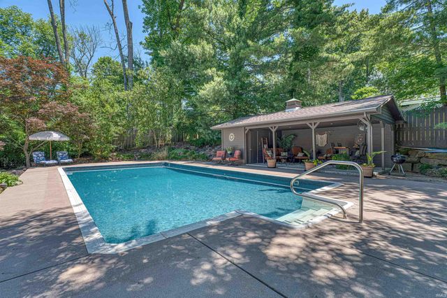 4001 Wood Castle Road, Evansville, IN 47711