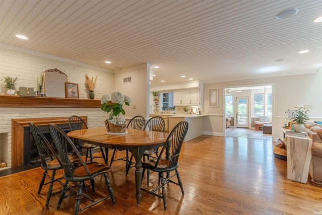 4001 Wood Castle Road, Evansville, IN 47711
