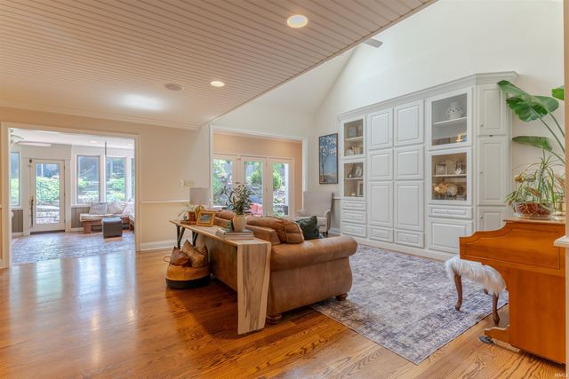 4001 Wood Castle Road, Evansville, IN 47711