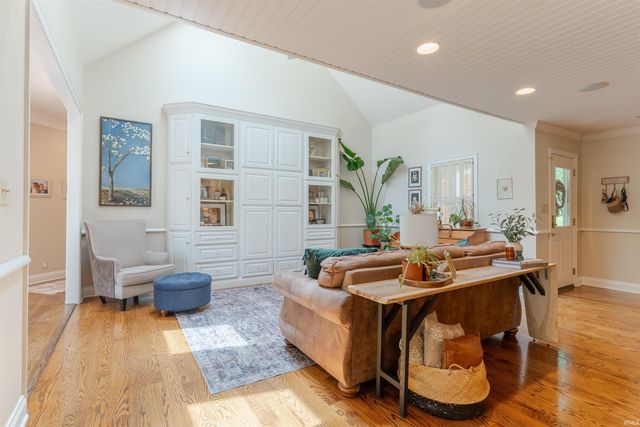 4001 Wood Castle Road, Evansville, IN 47711