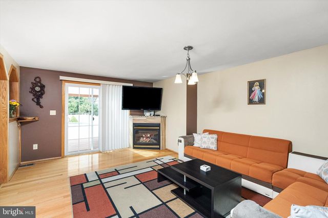 718 WOOD ST, Burlington, NJ 08016