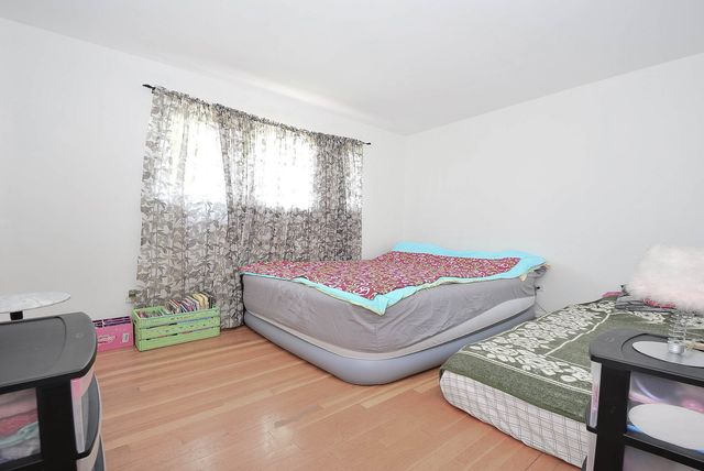 1413 N Burning Bush Lane, Mount Prospect, IL 60056
