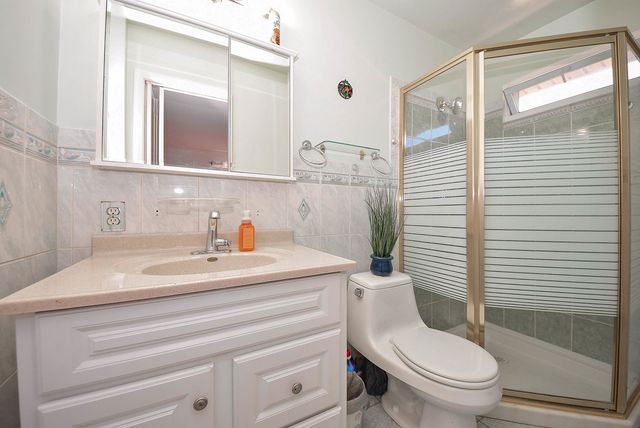 1413 N Burning Bush Lane, Mount Prospect, IL 60056