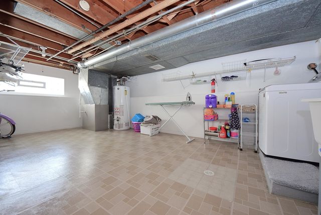 1413 N Burning Bush Lane, Mount Prospect, IL 60056