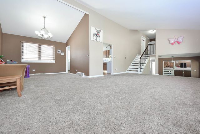 1413 N Burning Bush Lane, Mount Prospect, IL 60056