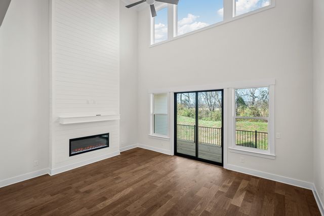 2056 Conductor Ln, Thompsons Station, TN 37179