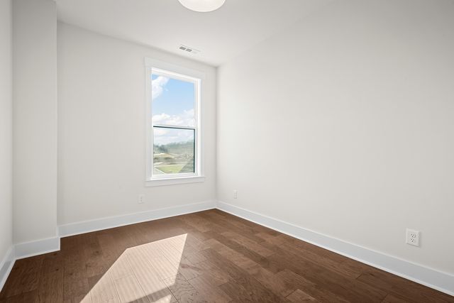 2056 Conductor Ln, Thompsons Station, TN 37179