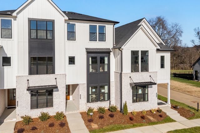 2056 Conductor Ln, Thompsons Station, TN 37179