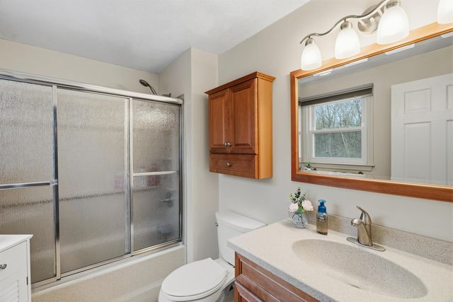 35 Shannon Road, Hampstead, NH 03841