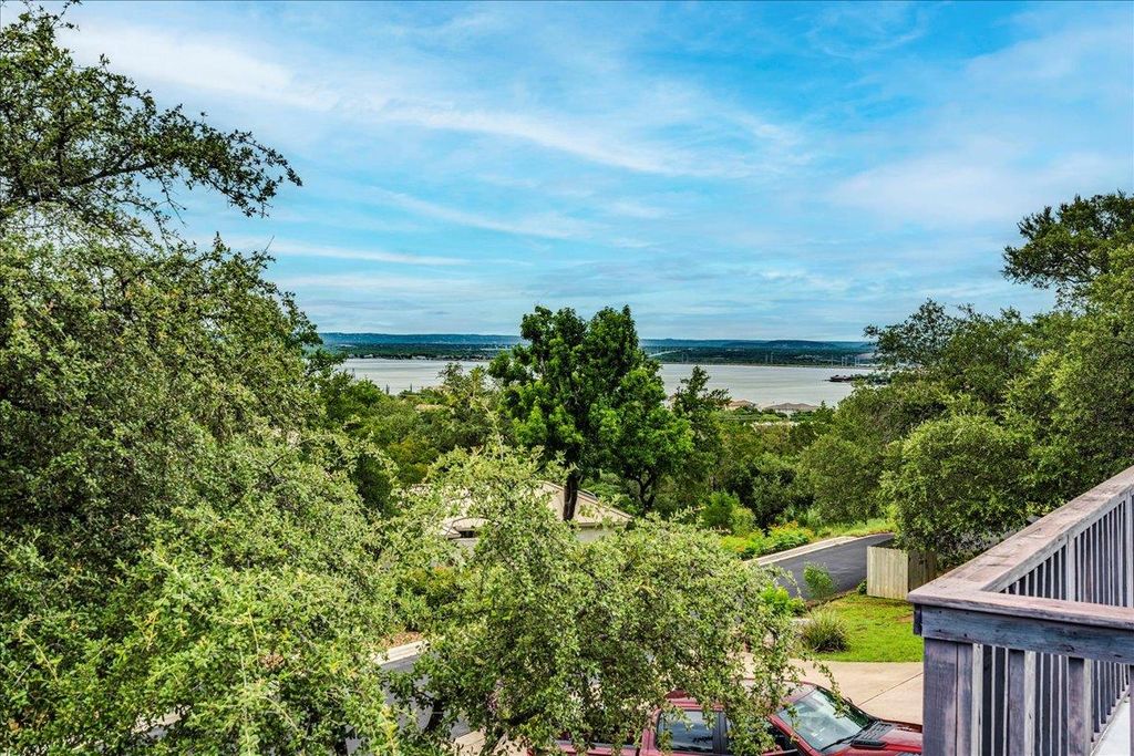 501 Highlands BLVD 13, Horseshoe Bay, TX 78657
