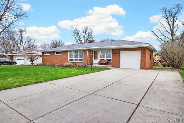 5315 Greenhurst Road, Clarence, NY 14221