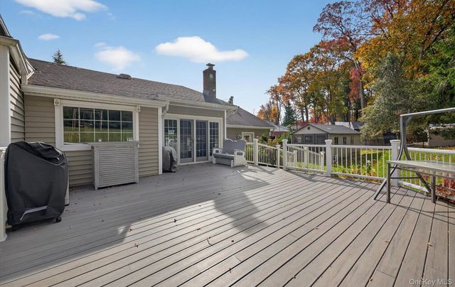 10 Sorgi Court, Plainview, NY 11803