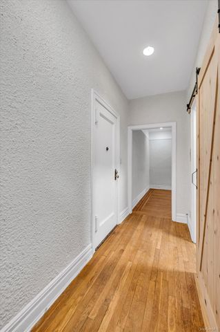 4 Maple Dr 1J, Great Neck, NY 11021