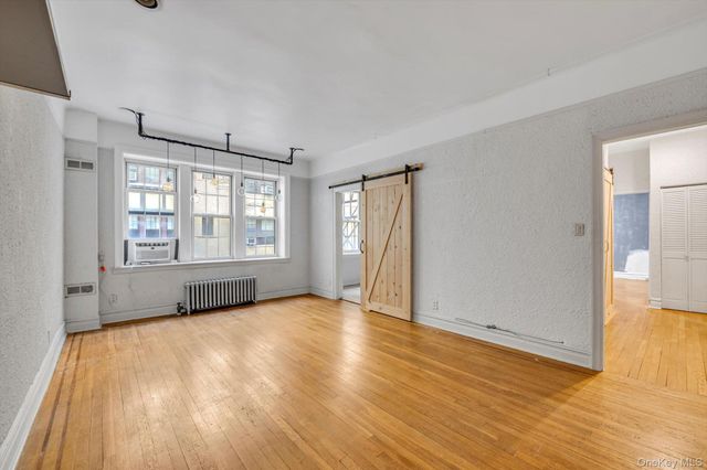 4 Maple Dr 1J, Great Neck, NY 11021