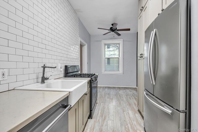 4 Maple Dr 1J, Great Neck, NY 11021