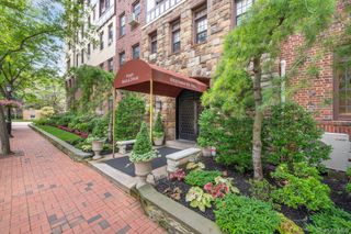 4 Maple Dr 1J, Great Neck, NY 11021