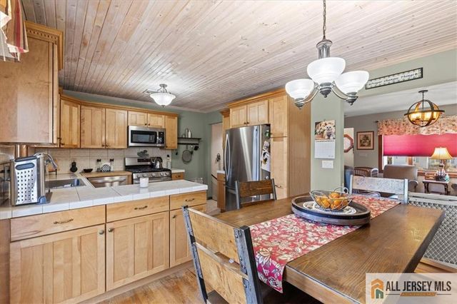 20 Running Brook Road, Ewing, NJ 08638