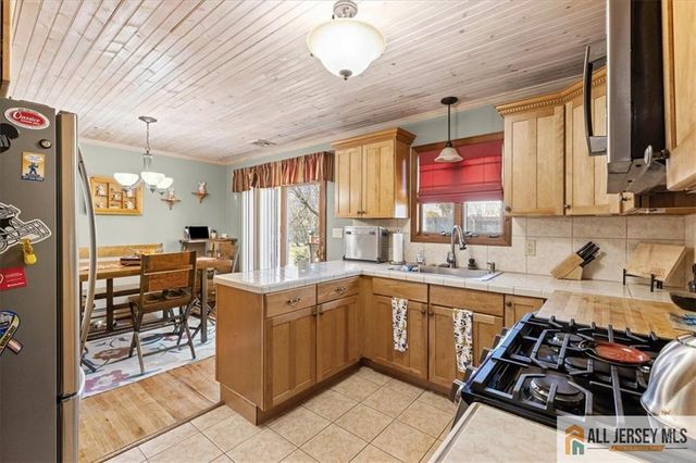 20 Running Brook Road, Ewing, NJ 08638