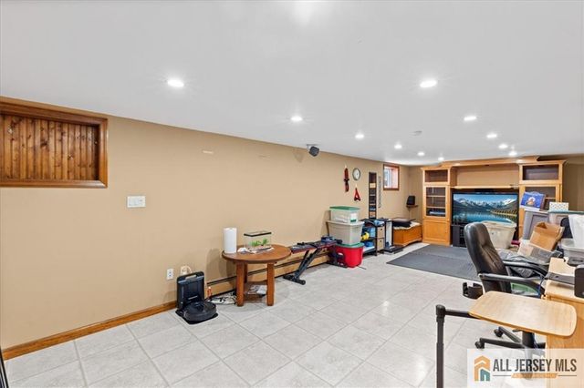 20 Running Brook Road, Ewing, NJ 08638