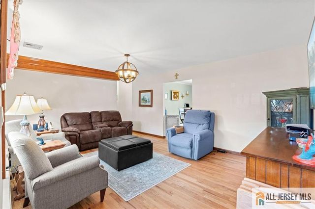 20 Running Brook Road, Ewing, NJ 08638