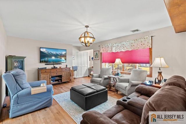 20 Running Brook Road, Ewing, NJ 08638