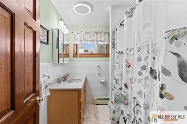 20 Running Brook Road, Ewing, NJ 08638