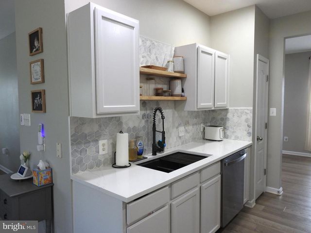 160 HICKORY RIDGE CIR, York, PA 17404