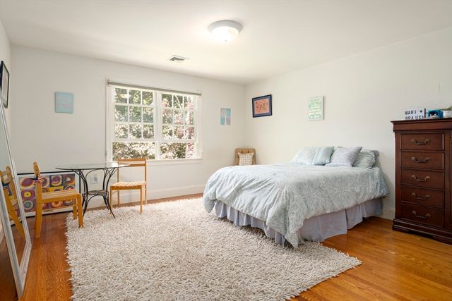 750 Hammond St, Brookline, MA 02467