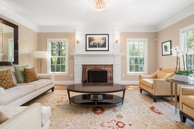 750 Hammond St, Brookline, MA 02467