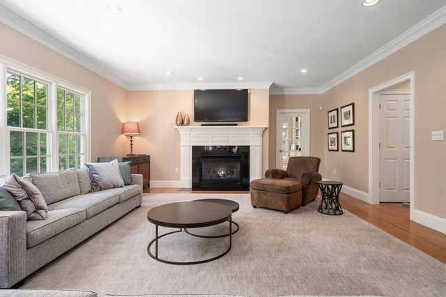 750 Hammond St, Brookline, MA 02467