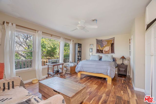 15739 Mulholland Place, Los Angeles, CA 90049