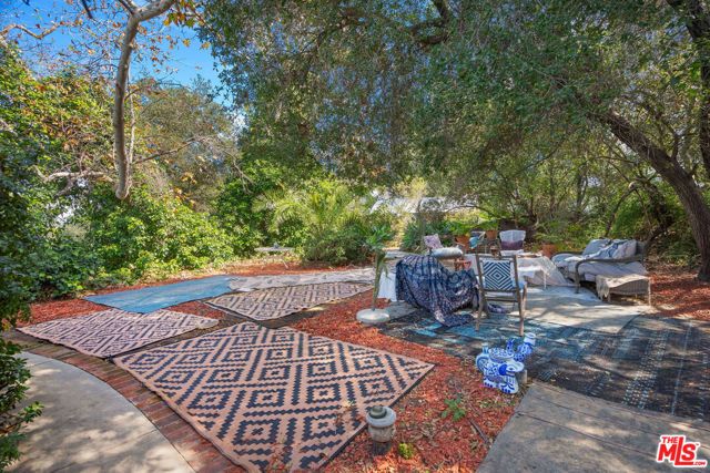 15739 Mulholland Place, Los Angeles, CA 90049