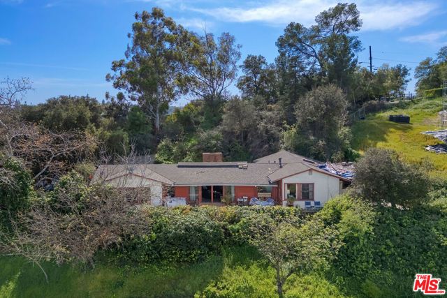 15739 Mulholland Place, Los Angeles, CA 90049
