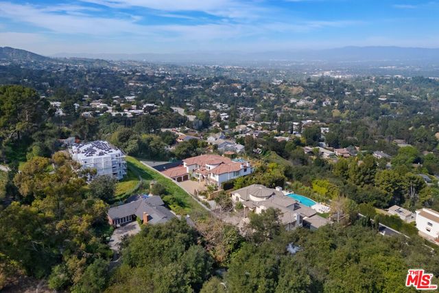 15739 Mulholland Place, Los Angeles, CA 90049